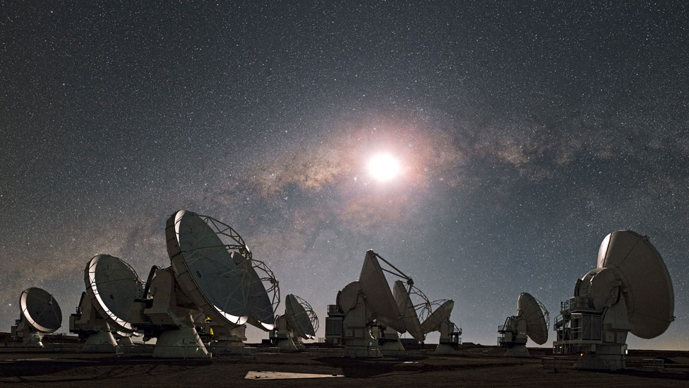 Radiotelescopios del conjunto ALMA en el desierto de Chile