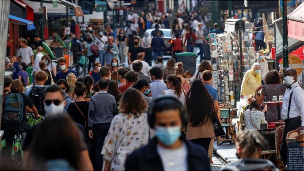 مخاوف من تداعيات سلبية على النظام الصحي الفرنسي مع تزايد الإصابات في الشارع دون إدراك أصحابها