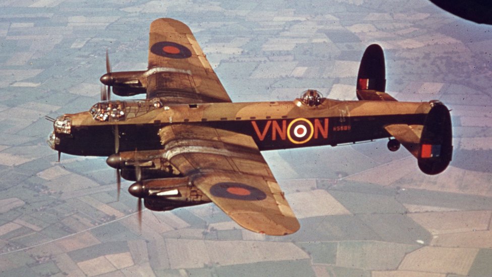 Los bombarderos durante la Segunda Guerra Mundial tenían un dispositivo llamado botón de pánico. (Crédito: Hulton Archive) Los bombarderos durante la Segunda Guerra Mundial