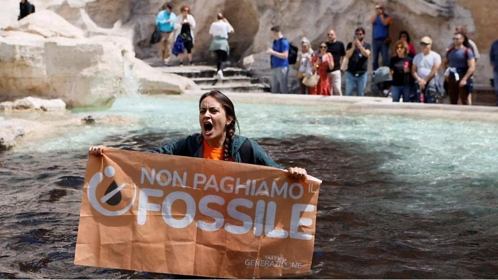 Trevi Fountain: Climate activists turn water in Rome landmark black