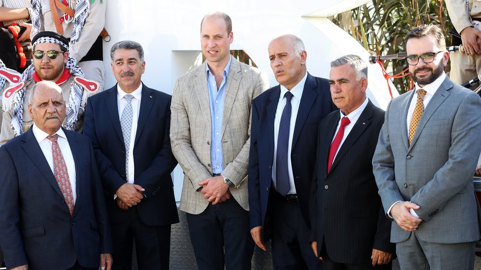 الأمير ويليام مع مسؤولين فلسطينيين