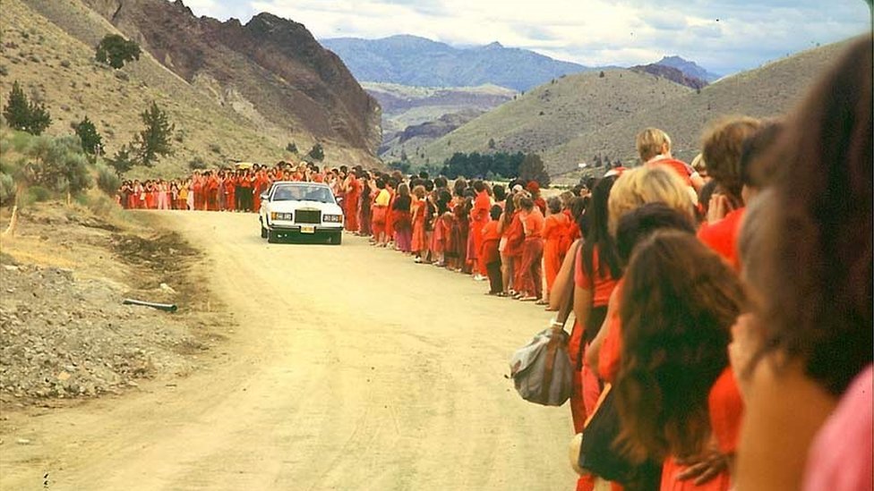Foto de Samvado Kossatz en la granja de Oregón, 1982 - a comienzos de los 2000, Samvado autorizó el uso de la foto con la condición de darle el crédito.