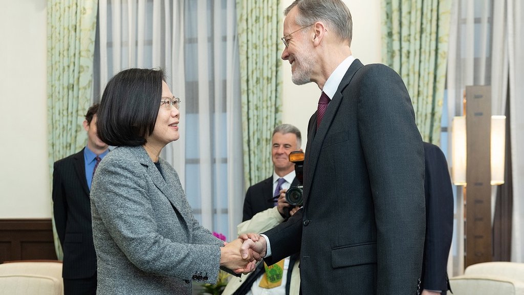 蔡英文在台北總統府會見美國在台協會（AIT）台北辦事處處長酈英傑（Brent Christensen）。