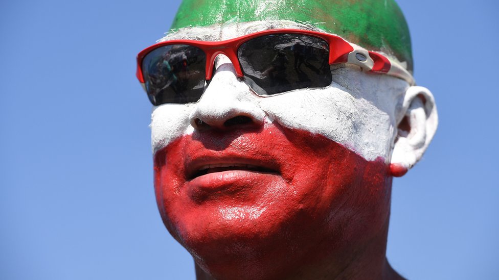 El orgullo mexicano se vio herido por la pérdida territorial del siglo 19. Hombre con bandera mexicana