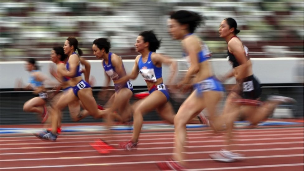 Mulheres correndo
