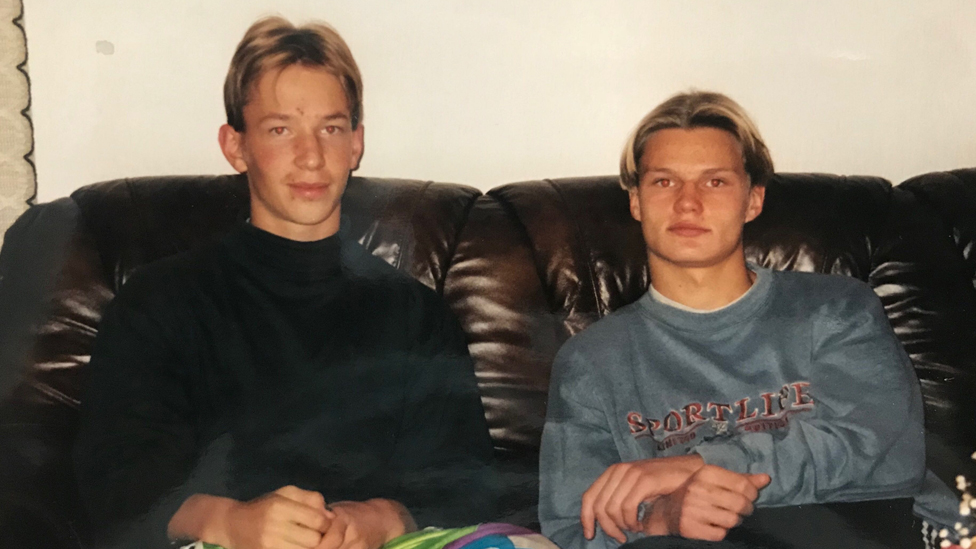 Heikki Vaananen adolescente con un amigo