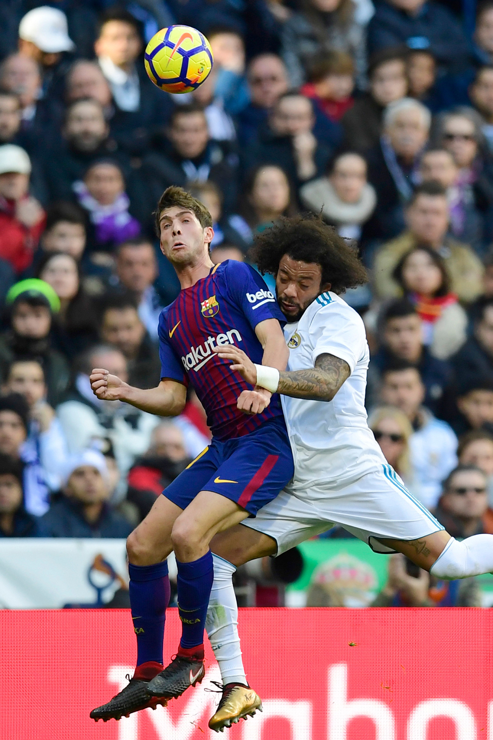 Real Madrid y Barcelona no presentan un músculo financiero acorde con su historial. Acción del clásico español entre Real Madrid y Barcelona.