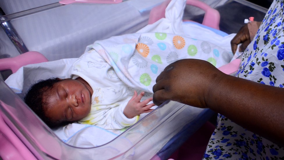 Un niño nacido en Nigeria