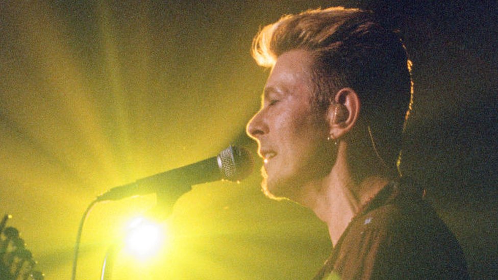 Дэвид Боуи в 1997 году