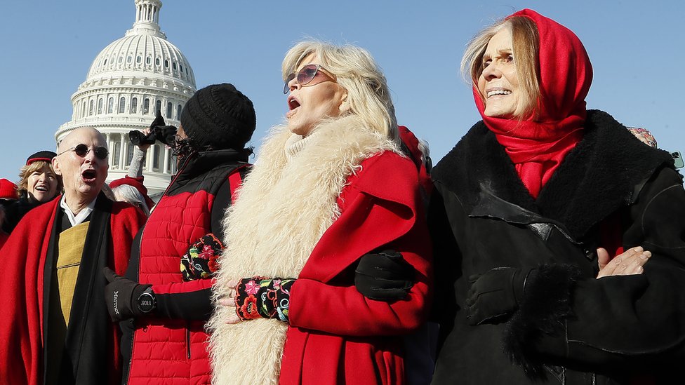 Glumica i aktivistkinja Džejn Fonda (u sredini) i Glorija Stajnem (desno) pridružile su se protestu zbog klimatskih promena u Vašingtonu 2019.