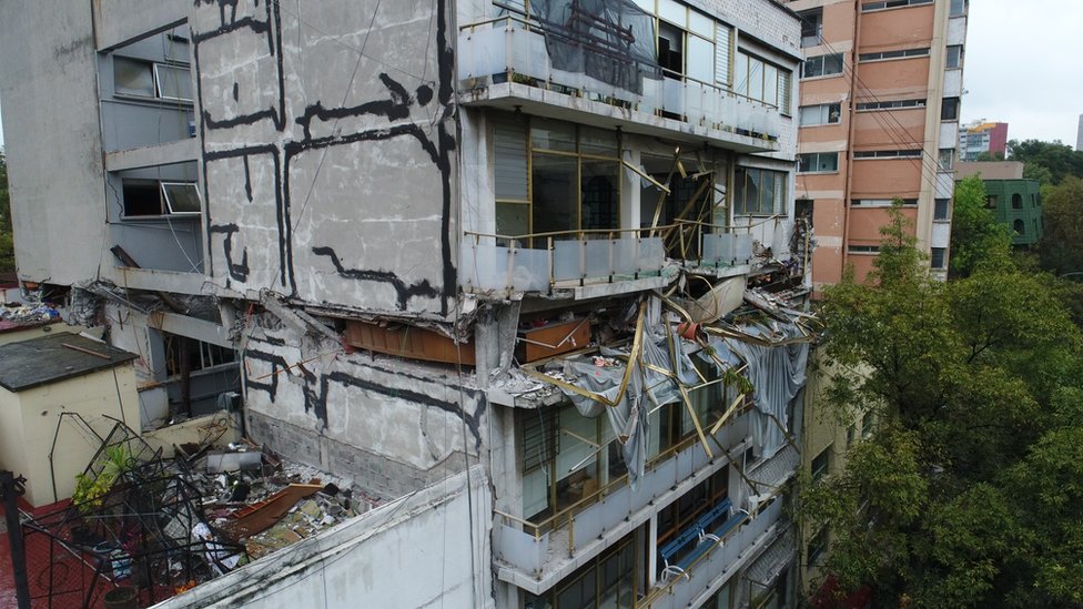 Con el uso de drones, Arau tuvo acceso a vistas únicas de los edificios dañados por el terremoto del 19 de septiembre de 2017. (Foto: Santiago Arau) Un edificio destrozado por el terremoto del 19 de septiembre Foto: Santiago Arau