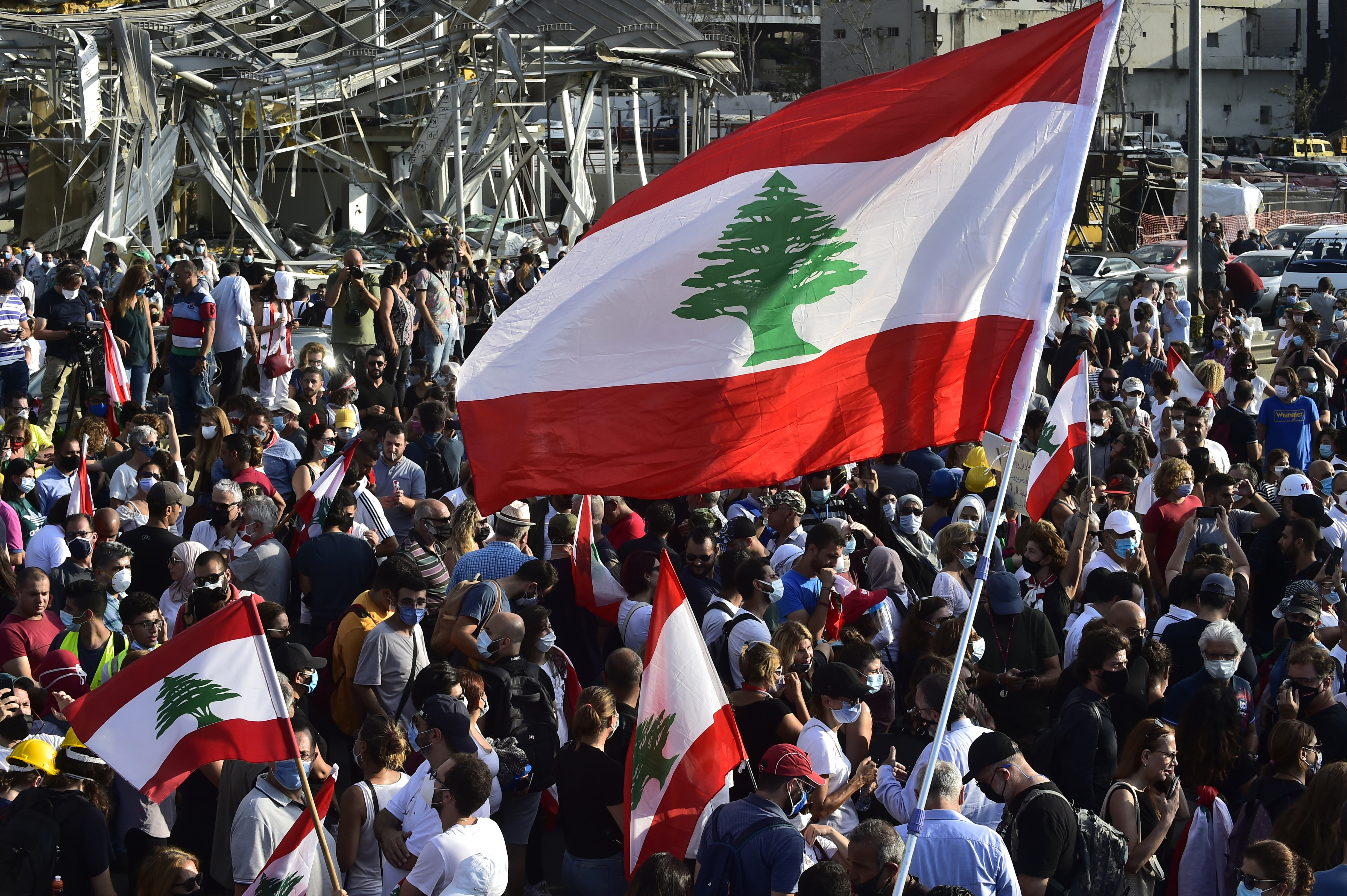 متظاهرون في بيروت