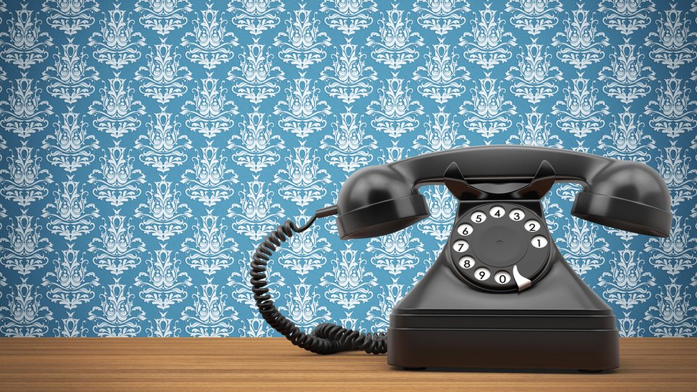 ¿Todo un universo en ese aparato? teléfono negro