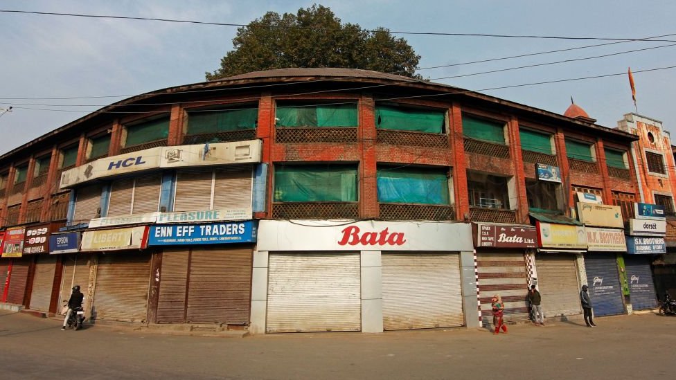 Магазины и коммерческие предприятия закрыты в Сринагаре, Кашмир, 29 октября 2019 г.