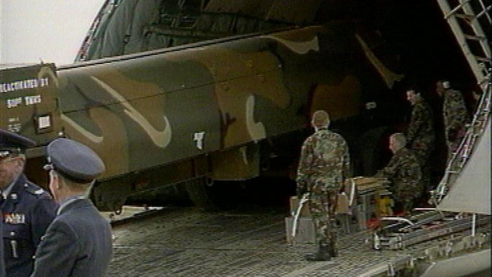 Великобритания разрешила размещать американские ядерные ракеты на базе ВВС Гринхэм Коммон, пока они не были удалены в 1991 году