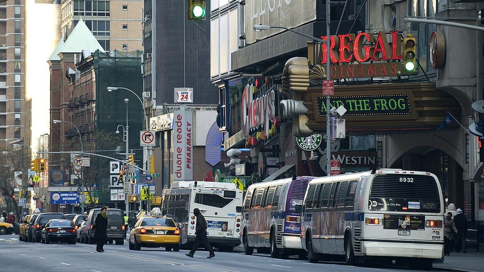 Francisca llegó a la estación de buses de Manhattan, que funciona hasta hoy. Estación de buses de Manhattan, Nueva York.