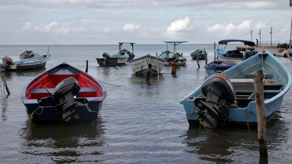 Botes pesqueros en las costas de Trinidad
