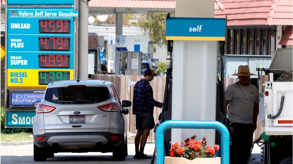 White House urges action on oil as gasoline prices rise