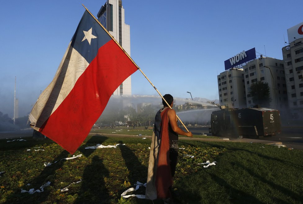 zastava Čilea ispred tenka
