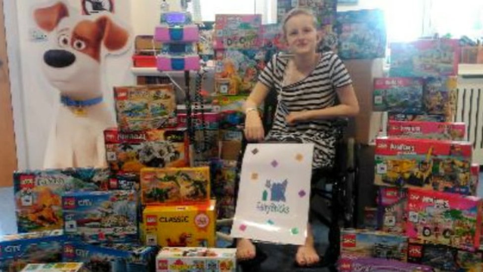 Татьяна Станкович-Дэвис с некоторыми из Lego, которые она собрала для покупки