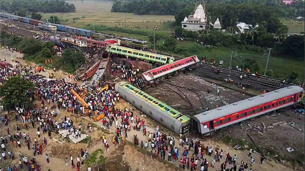 Sejumlah gerbong kereta terlibat dalam tabrakan di dekat Balasore, sekitar 200 kilometer dari Bhubaneswar yang merupakan Ibu Kota Negara Bagian Odisha, India.