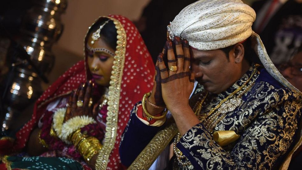 Индуистская пара на свадьбе