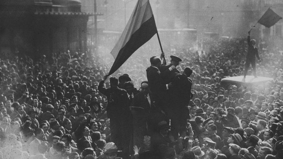 Celebraciones en Madrid tras la proclamación de la II República.