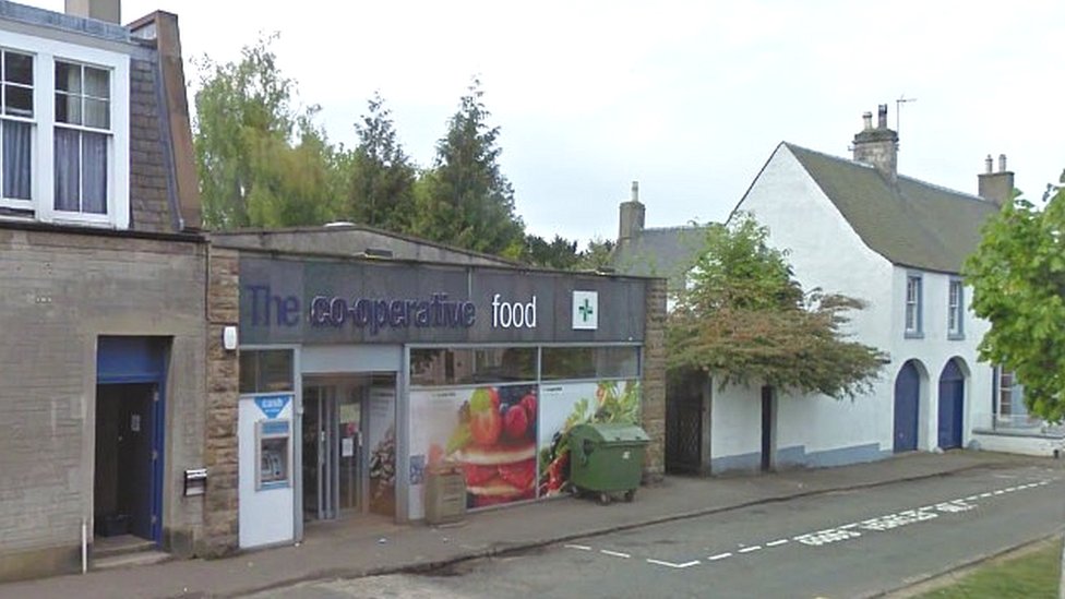 Man charged after Ormiston armed robbery bid - BBC News