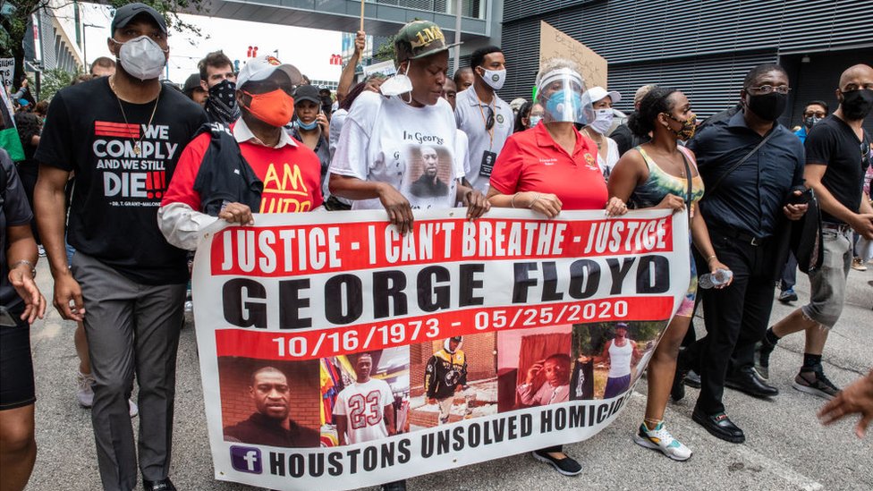La familia de George Floyd se unió a los manifestantes en Houston