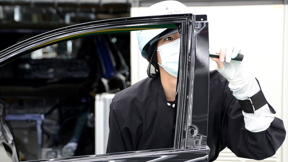 Japanese motor giants announce biggest pay rises in decades