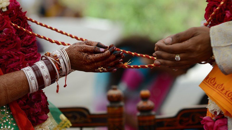 Hindistan'da evlilik içi tecavüzün kabahat sayılmamasına yönelik tartışma büyüyor