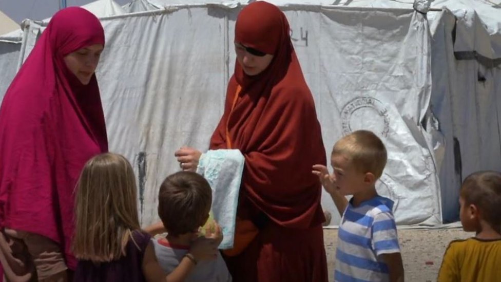 عائلات داعش في المخيمات