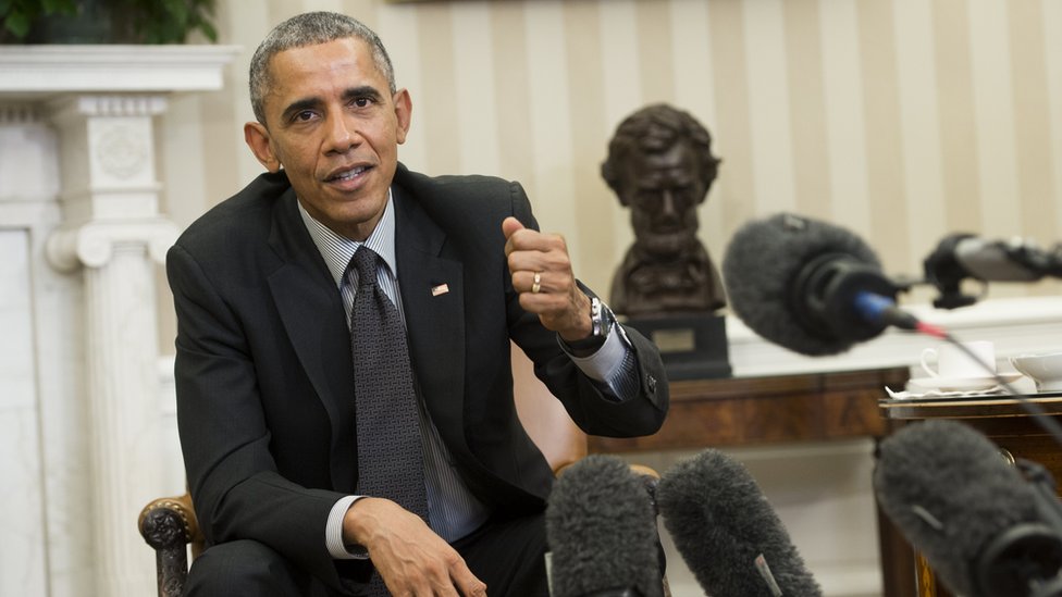 Barack Obama durante un encuentro con inmigrantes, que recibieron protección gracias al programa DACA, en 2015.