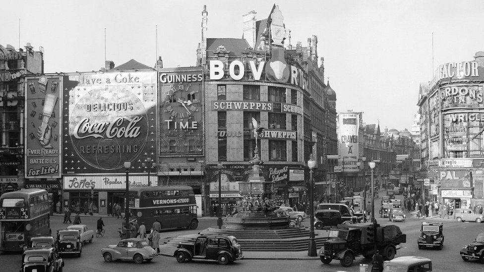 Download Piccadilly Circus 1819 Pictures