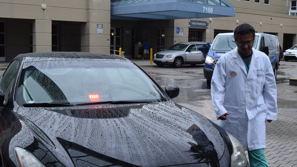 Cuando hay una emergencia, los paramédicos llaman directamente a Kaushal. kaushal