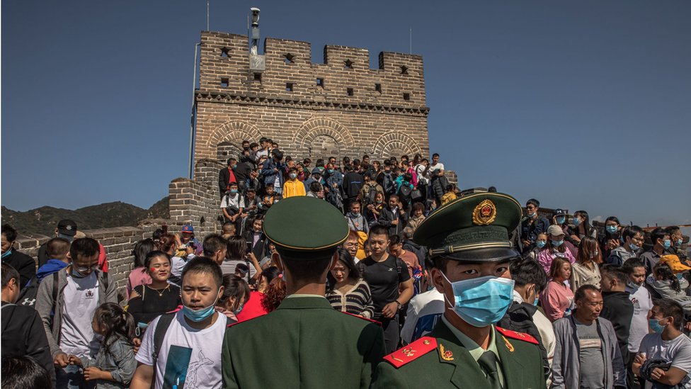 Толпы людей на Великой Китайской стене
