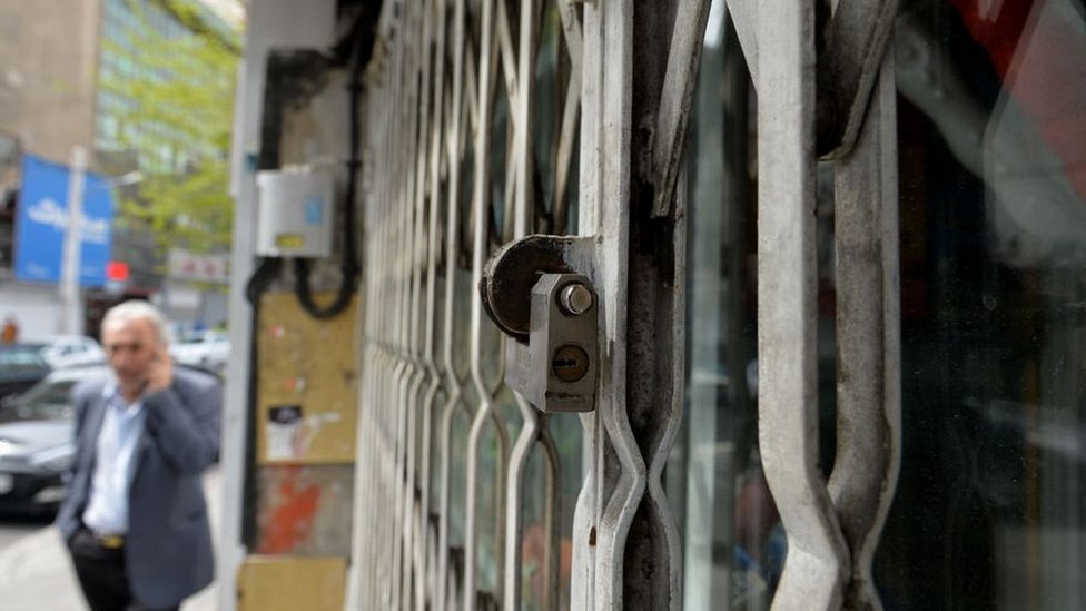 Закрытый магазин в Тегеране