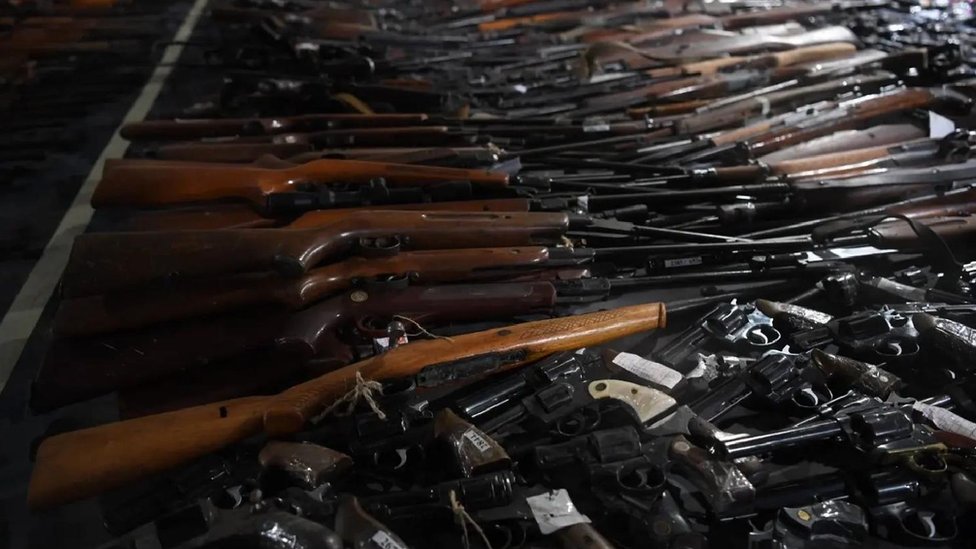 Tragedija u Beogradu i Mladenovcu: „Sve oružje osim trofejnog će biti uništeno", kažu iz MUP-a, dosad predato više od 100.000 komada naoružanja 10 oružje