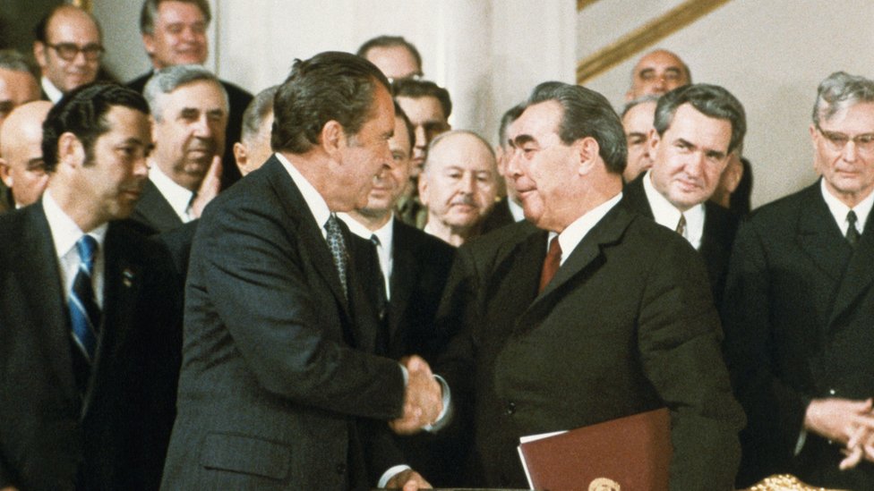 El presidente Richard Nixon y el líder soviético Leonid Brezhnev.