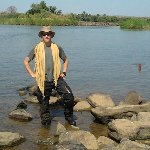 Stephen McGown a veces se detenía en su viaje para observar a las aves. (Foto cortesía de Stephen McGown) Stephen McGown, en Mali (Foto: Stephen McGown)