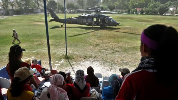 Pertandingan pertama tim melawan pasukan internasional.