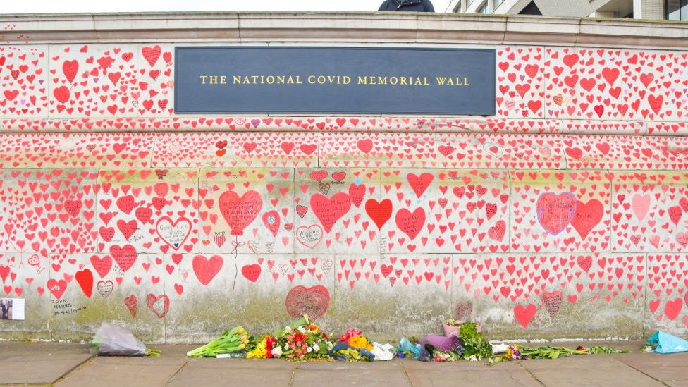 Monumento a las víctimas del Covid-19 en Reino Unido.