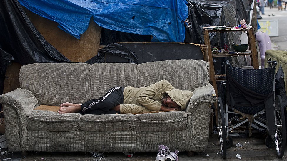 Nadie esconde el motivo por el que están en Cracolanida: comprar, consumir libremente o vender crack. Cracolandia