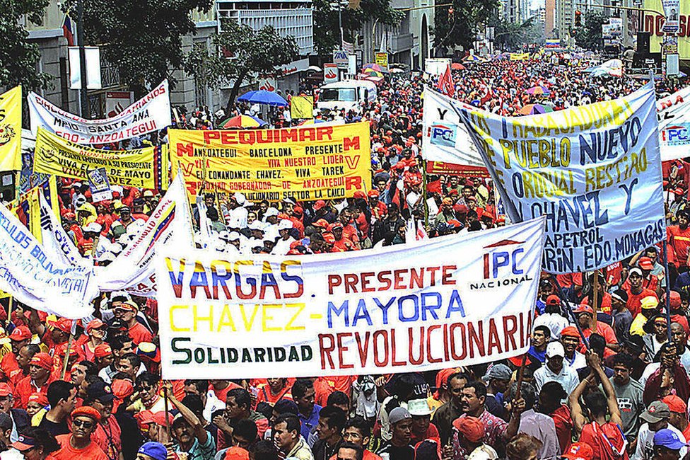 Velasco recuerda que Chávez dijo que ya sabía que perdería el revocatorio en 2004. Protestas en Caracas el 1 de mayo de 2004.