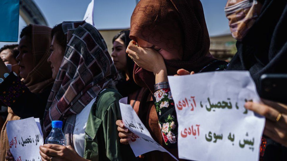 Afganistan'da kadınlar Çarşamba günü protesto gösterileri için sokaklara dökülmüştü