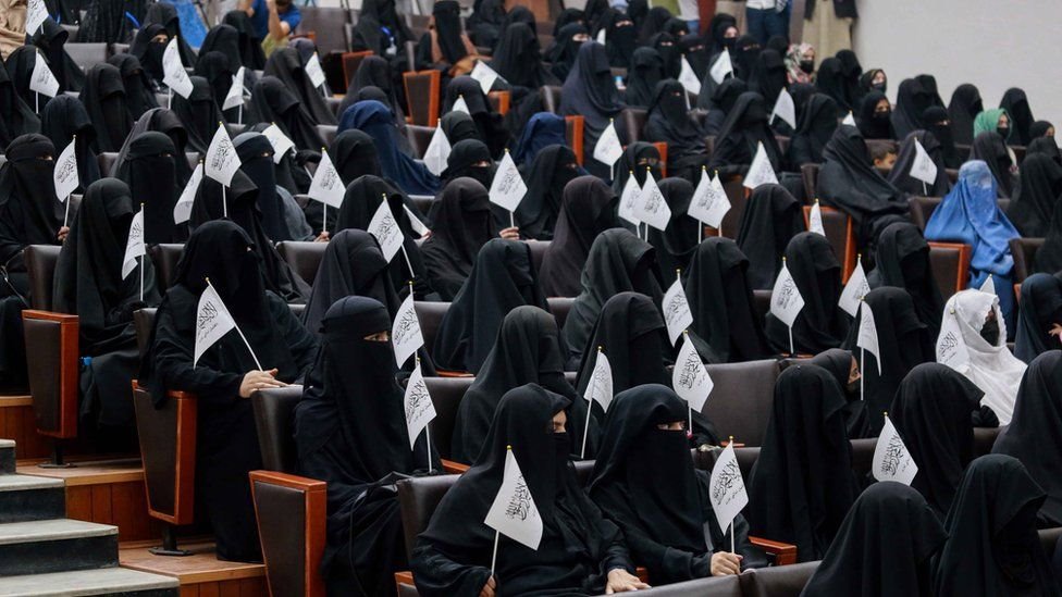 taliban destekçisi kadınların protestosu