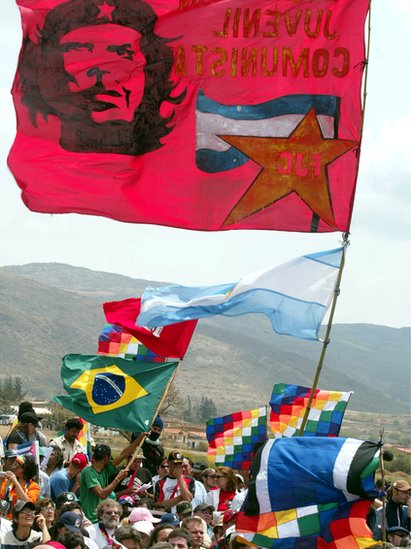 Ahora es usual que seguidores del Che se reúnan en Vallegrande en octubre. Seguidores del Che en Vallegrande