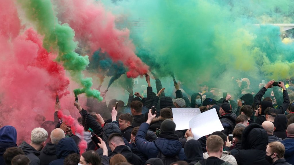 Manchester United v Liverpool: Hundreds of fans in anti-Glazer protest at Old Trafford