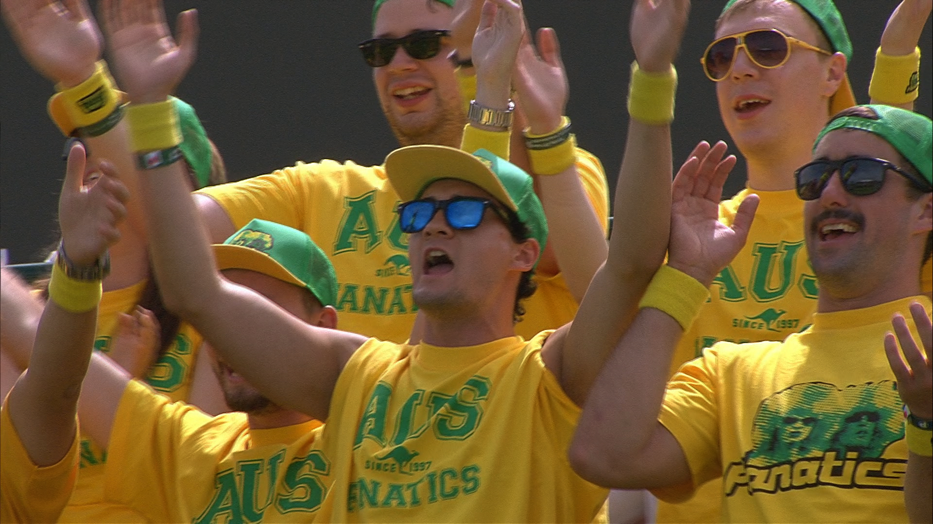 Aussie fans serenade Nick Krygios at Wimbledon