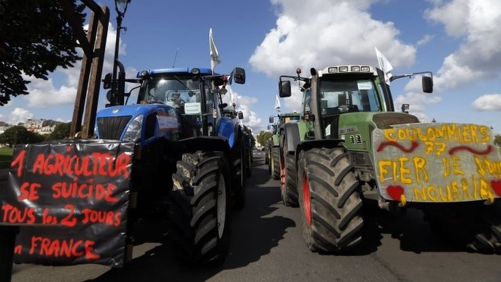 French farmers converge on Paris in prices protest - BBC News